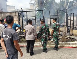 Polsek Kuantan Mudik Bantu Padamkan Kebakaran Satu Unit Rumah di Pasar Lubuk Jambi