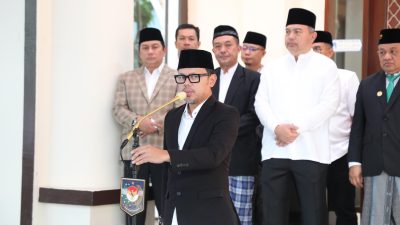Serahkan Hewan Kurban Kemendagri dan BNPP, Wamendagri Bima Ajak Pegawai Perkuat Kepedulian dan Kebersamaan