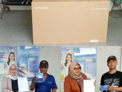 BRI Cabang Kebon Jeruk Serahkan Hadiah Undian Simpedes kepada Nasabah Setia