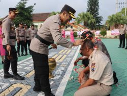 Beri selamat kepada anggota yang naik pangkat, Kapolres ingatkan layani masyarakat dengan baik