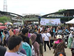 Diserbu Sejak Dini Hari, 2.145 Paket Sembako Murah Ludes di Pasar Semi Modern Singkawang