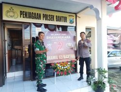 Koramil 0818/12 Bantur Berikan Ucapan Selamat HUT ke-79 Polri di Mapolsek Bantur*