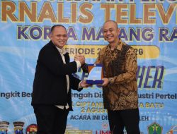 Kapolres Batu Raih Penghargaan Tokoh Inspiratif dari IJTI Malang Raya