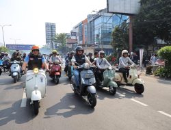 Bareng Komunitas Vespa, Wawali Harris Bobihoe Gaungkan Semangat Kemerdekaan