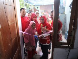 Haru Bahagia Ibu Asuh Wawali Harris Bobihoe Usai Rumahnya Diperbaiki