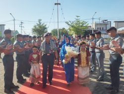 Komandan Satlinlamil 3 dan Ketua Cabang 4 Gabungan Jalasenastri Kolinlamil Disambut Dengan Tradisi Kearifan Lokal Angaru dan Tari Paduppa