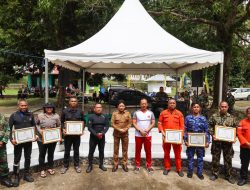 Songsong HUT Republik Indonesia Ke-80, Kodaeral IX Ambon dan Forkopimda Maluku Kibarkan Bendera Bawah Laut