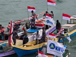 Merah Putih Berkibar di Ujung Negeri, KRI Ajak-653 Gelar Baksos dan Bagikan Bendera Jelang HUT Ke-80 RI