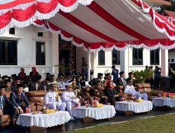 Danlanal Dabo Singkep Hadiri Upacara Detik-Detik Proklamasi Kemerdekaan RI Ke-80 di Kantor Bupati Lingga