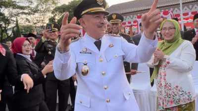 Tabola Bale Bikin Meriah Suasana Parade Senja Di Alun-Alun Kota Bekasi, Wawali Harris Bobihoe Bergoyang Bersama Masyarakat