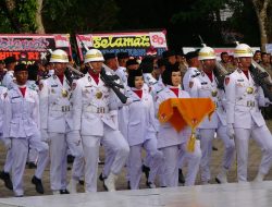 Danlanal Simeulue Hadiri Upacara Penurunan Bendera Merah Putih Pada Peringatan HUT Ke-80 Kemerdekaan RI di Kabupaten Simeulue