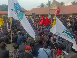 Pontianak Memanas: Mahasiswa Duduki Polda & DPRD, Desak Copot Kapolda–Kapolresta