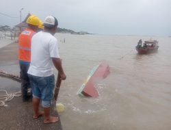 Reaksi Cepat Pos TNI AL Senggarang Lanal Bintan Berikan Bantuan Korban Kapal Tenggelam