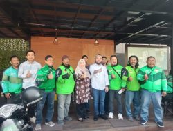 Ojol Kota Batu Ikut Berjaga di Pos Polisi Sebagai Wujud Kepedulian
