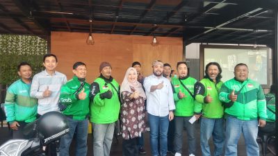 Ojol Kota Batu Ikut Berjaga di Pos Polisi Sebagai Wujud Kepedulian