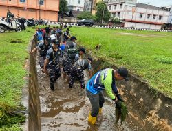 Wujud Nyata 8 Wajib TNI, Lanal Dabo Singkep Bersama Warga Gelar Gotong Royong di Tiga Lokasi Kecamatan Dabo