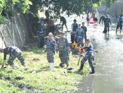Jelang HUT Ke-80 TNI, Lanal Bandung Gelar Program Kali Bersih