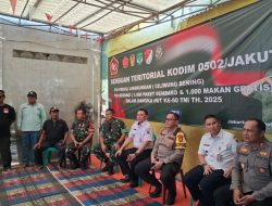 TNI dan Polri Berbagi 150 Paket Sembako untuk Korban Kebakaran di Semper Timur