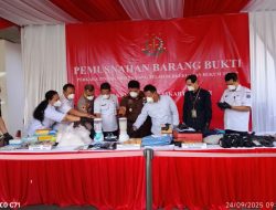 Kejaksaan Negeri Jakarta Timur Musnahkan Ribuan Barang Bukti Berbagai Perkara Pidana