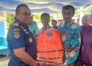 Ajak Masyarakat Bangun Budaya Keselamatan Pelayaran, Kemenhub Bagikan 230 Life Jacket dan 107 e-Pas Kecil di Desa Pangkil