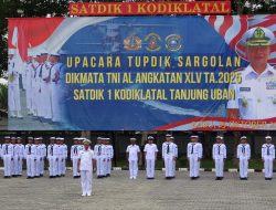 Komandan Satdik 1 Kodiklatal Tanjung Uban Menutup Pendidikan Dasar Golongan Lanjutan Siswa Dikmata Angkatan XLV TA. 2025