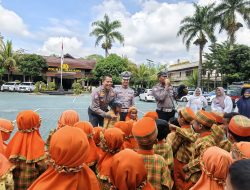 Operasi Zebra Semeru 2025, Satlantas Polres Malang Ajak 137 Murid TK Muslimat NU Dewi Masitoh I Belajar Tertib Lalu Lintas