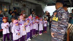 Giliran TK RA Mutiara Waiheru dan PAUD Cahaya Pelangi Melihat Langsung Kapal Perang Kodaeral IX Ambon