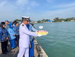 Danlanal Dabo Singkep Pimpin Upacara Hari Dharma Samudera dan Tabur Bunga