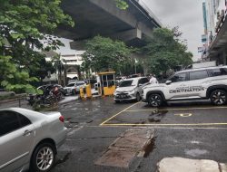 Parkiran dan Pedagang Kaki Lima (PKL) Semrawut, Resahkan Warga di Sepanjang Jl. Boluvard Timur Kelapa Gading, Jakarta Utara