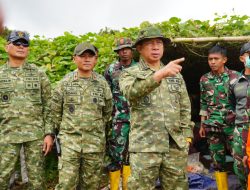 Panglima TNI Tinjau Lokasi Longsor Cisarua
