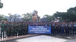 Lanal Banjarmasin Bersama TNI-Polri Laksanakan Bakti Sosial Lingkungan Bersih-bersih Sungai Martapura