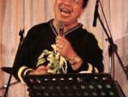 Penyanyi Lagu Pop  Legendaris Era Tujuh Puluhan, Andy Achmad Tetap Eksis