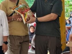 Sambut Tahun Baru Imlek dan Bulan  Ramadhan, RW 18 Sunter Agung, Bagikan Beras ke Warga RW.Tetangga