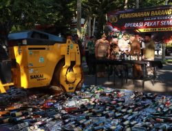 Polres Malang Musnahkan 1.659 Botol Miras Hasil Operasi Pekat Semeru 2026