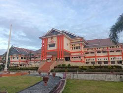 Diduga Halangi Tugas Jurnalistik, Kadis Pendapatan Tojo Una-Una Toni Latimumu Tolak Direkam Saat Dikonfirmasi Soal Retribusi Parkir