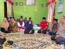 Kapolda Riau Melayat dan Serahkan Santunan, Almarhum Muharmizan Dikenang sebagai Pahlawan Lingkungan