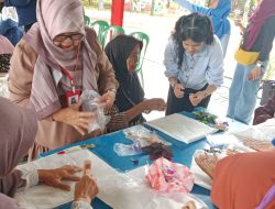 Sekolah Lansia Cucak Hijau Gelar Workshop Eko-Print “Kreatif Membatik”