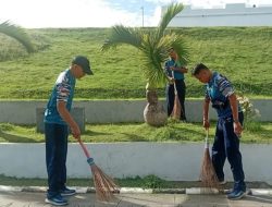 Lanal Bengkulu Laksanakan Bakti Sosial Pembersihan Kawasan Benteng Marlborough