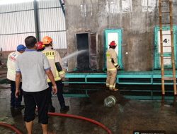 Gudang Pemanas Bibit Jagung di Pakisaji Terbakar, Damkar Kabupaten Malang Berhasil Jinakkan Api