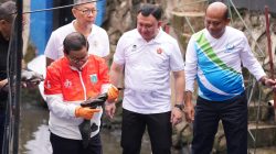 Gubernur DKI Jakarta Pramono Anung Hadiri Operasi Penangkapan Ikan Sapu-sapu di Kelapa Gading Jakarta Utara