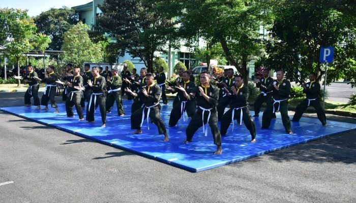 Tingkatkan Kemampuan Beladiri, Prajurit Kodim 0818/Malang-Batu Ikuti Ujian Kenaikan Tingkat Pencak Silat Militer