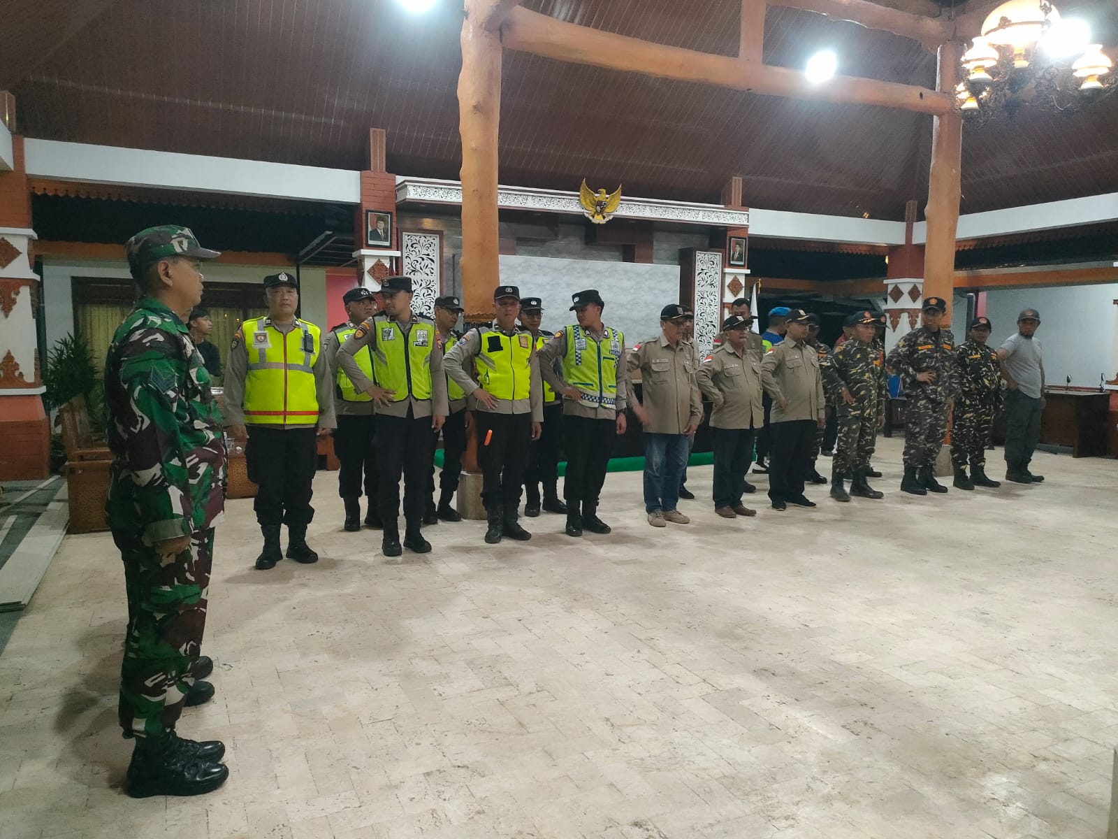 Koramil 12/Bantur Siaga Amankan Malam Takbir Idul Adha 1447 H