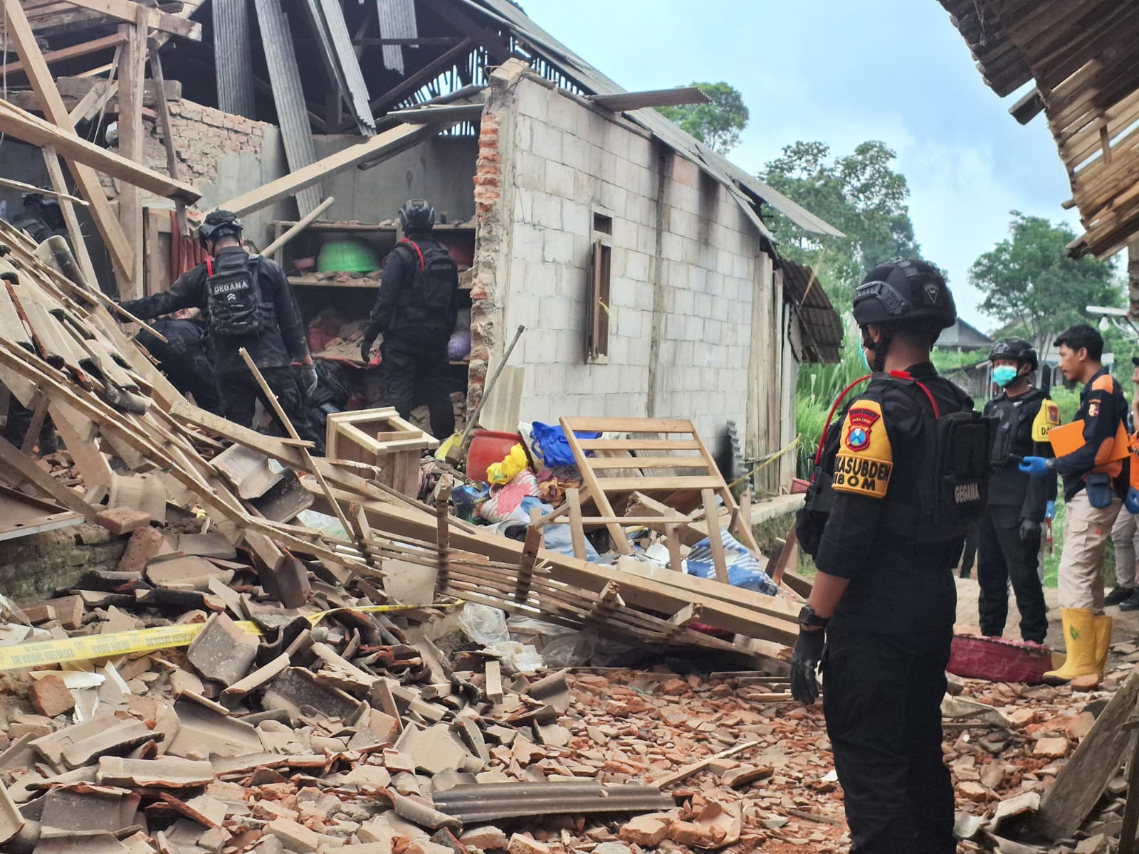 Ledakan Diduga Petasan Hancurkan Rumah di Singosari, Enam Orang Jadi Korban