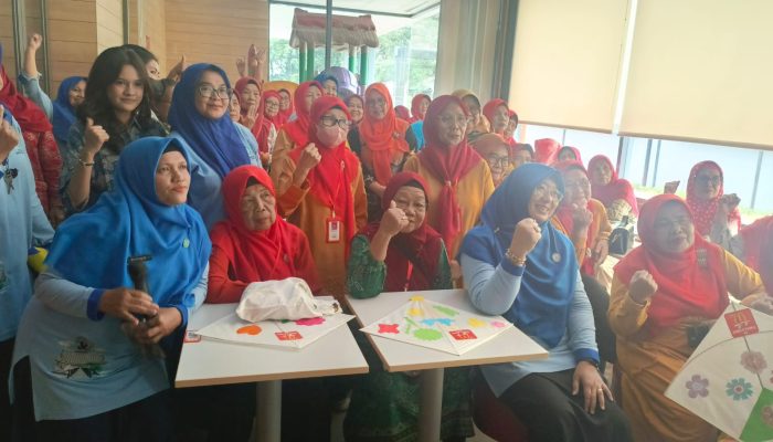 Sekolah Lansia Cucak Hijau Sungai Bambu Rayakan HLU Nasional ke-30 di McDonald’s Sunter*
