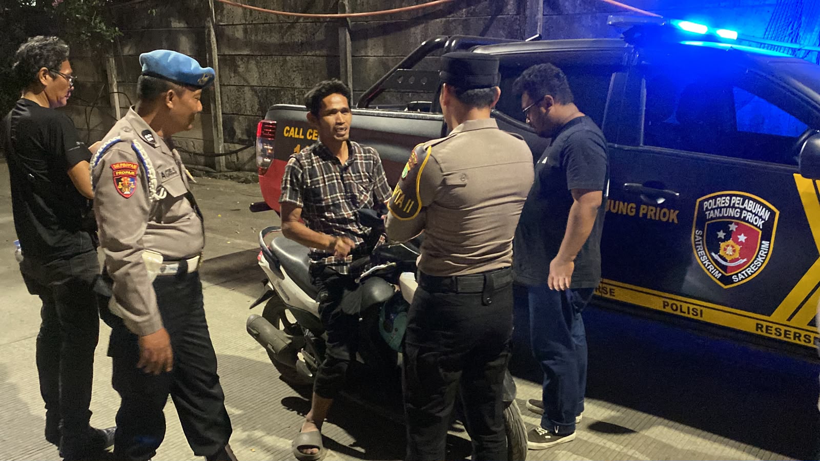 Patroli Malam Stasioner Cipta Kondisi Polres Pelabuhan Tanjung Priok Amankan Pengendara Mencurigakan