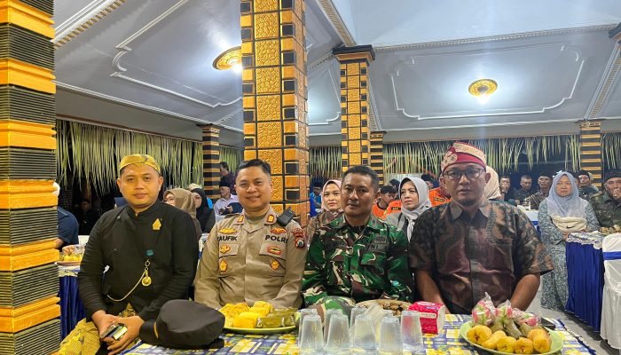 Koramil 0818/12 Bantur Hadir di Tengah Masyarakat, Pagelaran Wayang Kulit Meriahkan Malam 1 Suro di Balekambang