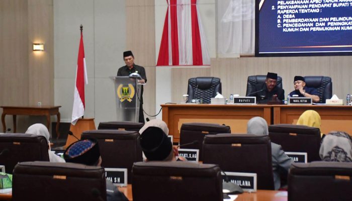 Rapat Paripurna, Bupati Sukabumi Sampaikan Pendapat Terhadap Penjelasan  DPRD atas Tiga RAPERDA
