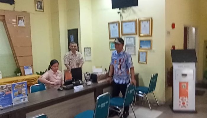Camat Tambora Rutin Ngantor di Kelurahan Dan Sekretariat RW, Jemput Bola Pelayanan Dan Pembangunan Masyarakat