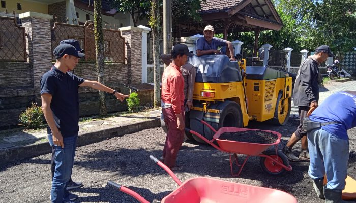 Andri Nugraha Realisasikan Perbaikan Jalan di Cigombong Jelang Pilkades