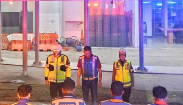 Polantas Menyapa Penertiban Kendaraan yang Parkir di Bahu Jalan  yang Dapat Mengakibatkan Fasilitas Laka Lantas